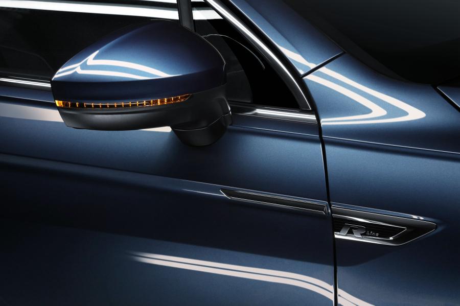 Детали экстерьера Volkswagen Tiguan R-Line 2018 года  (MX) (фото 10 из 13)